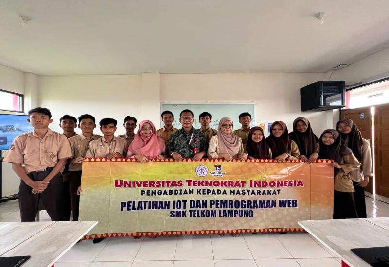 Universitas Teknokrat Indonesia Beri Pelatihan Digitilaisasi bagi Siswa SMK Telkom Lampung