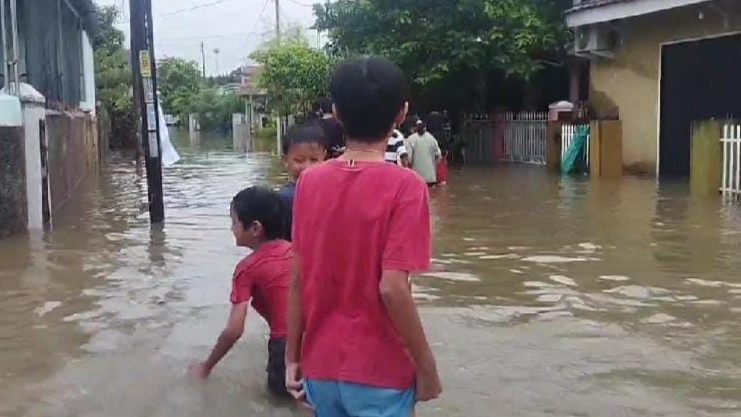 Banjir di Tanjung Senang Bandar Lampung, Warga Perudam 2 Mengungsi ke Kelurahan