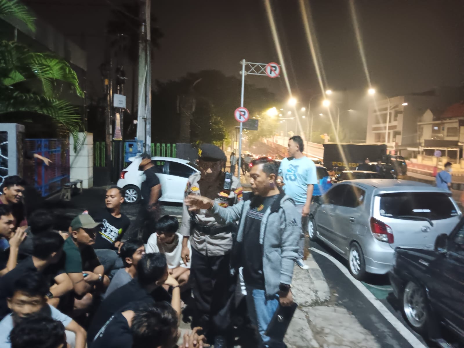 Setel Musik Kencang Sambil Minum-minuman, Puluhan Remaja Resahkan Warga Diamankan Polisi