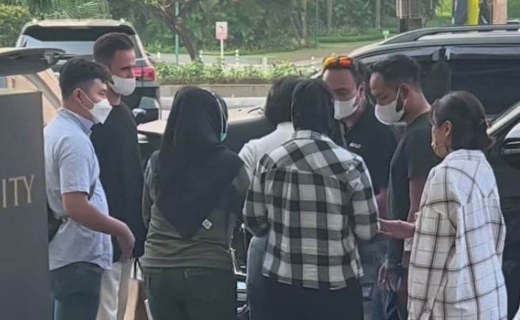 Usai Dijemput Paksa, Nikita Mirzani Resmi Ditahan