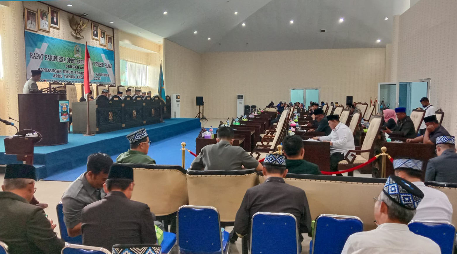 Pandangan Umum Raperda APBD 2023, Enam Fraksi DPRD Pesisir Barat Sampaikan Ini