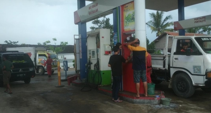 Uji Coba Pembelian Pertalite dan Solar Menggunakan Kode QR Khusus Sempat Sebabkan Antrean