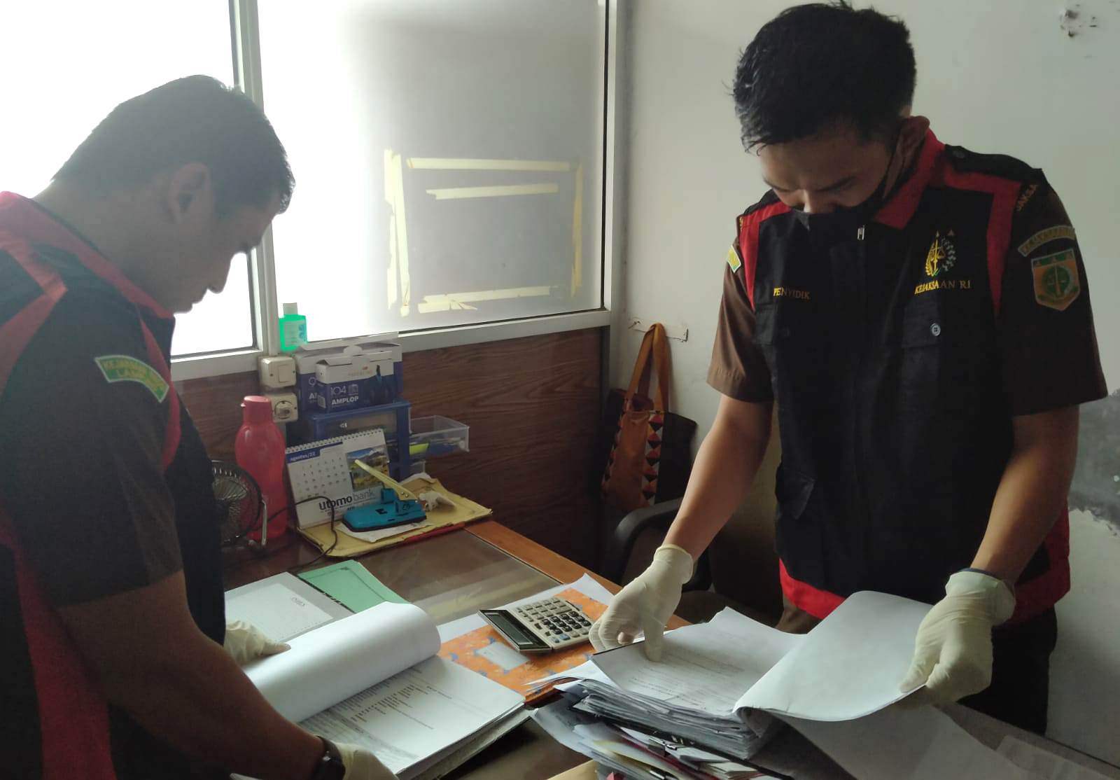 Dua Jam Geledah Kantor Dinas PPPA, Dalduk dan KB, Ini yang Diambil Tim Kejari Tanggamus