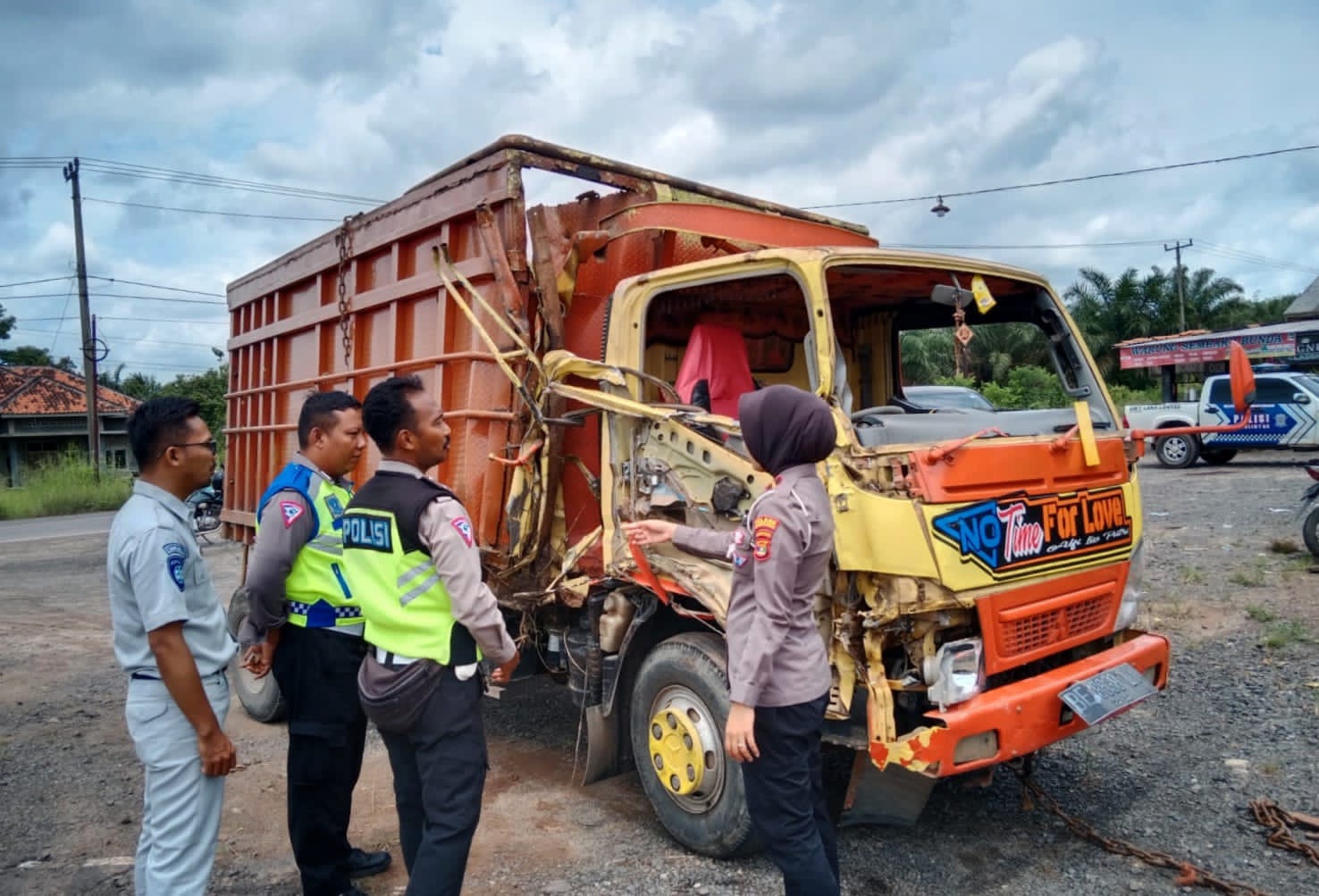 Dua Truk Adu Banteng di Jalan Menikung, 3 Meninggal