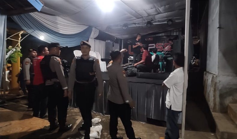 Tegas! Polsek Talang Padang Bubarkan Organ Tunggal di Gisting