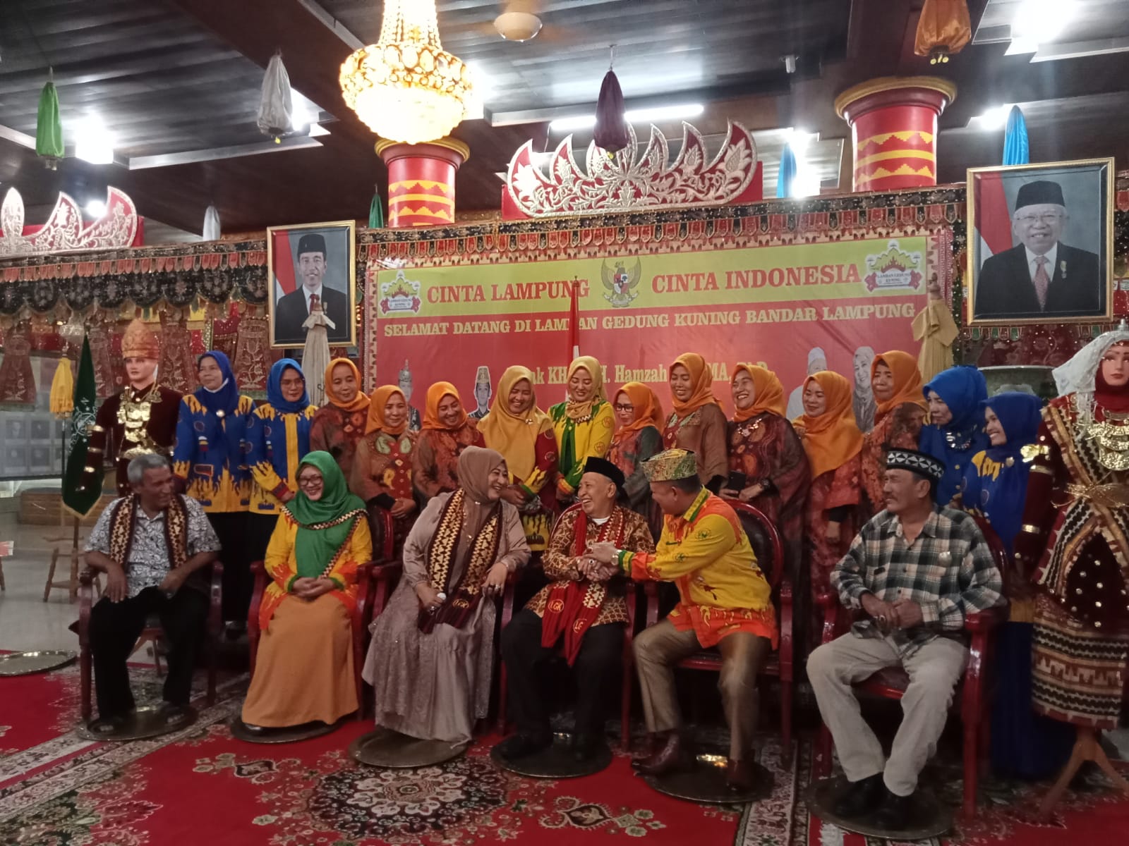 Berkunjung ke Lamban Kuning Milik Dang Ike, Hamzah Haz dan Istri Terharu dan Sempat Merinding