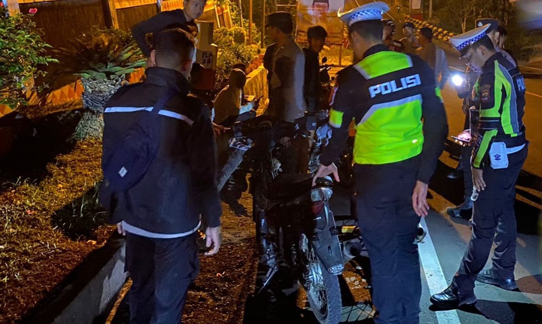 Antisipasi Gangguan Kamtibmas, Personel Polres Tanggamus Patroli Malam di Jalinbar