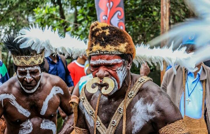 Mengulik Keunikan Kehidupan Masyarakat Suku Asmat Papua