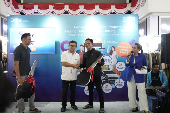 Dorong Omset Penjualan UMKM, BRI Bagikan Hadiah Undian Promo di Pasar Tanah Abang