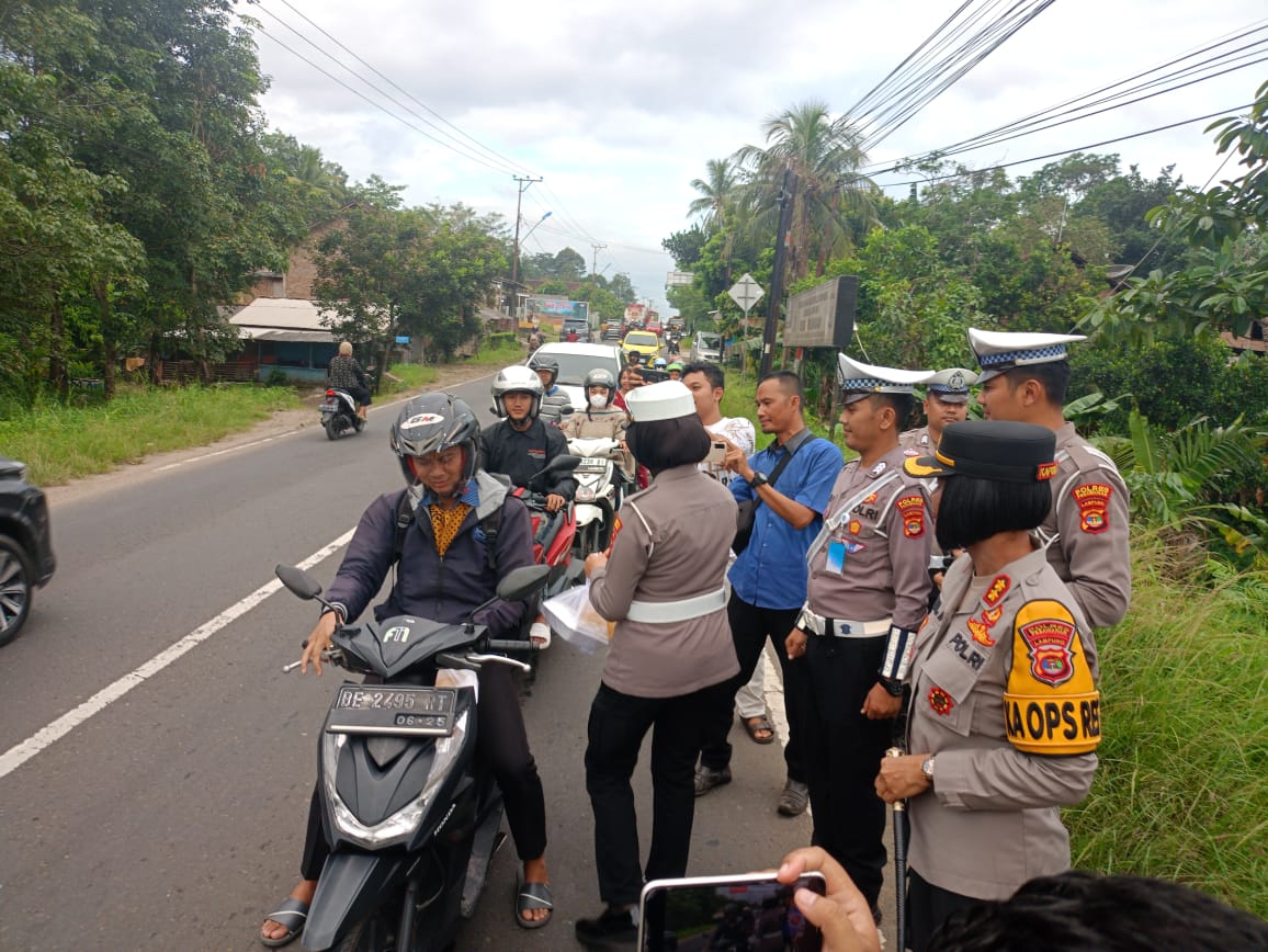 Berbagi Takjil dan Buka Puasa Bersama Dengan Insan Media, Kapolres Ajak Media Jaga Kesejukan di PSU Pesawaran