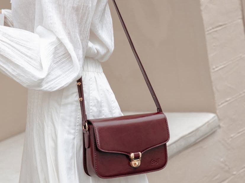 5 Slingbag Leather Wanita Dari Brand Lokal yang Bikin Gaya Makin Standout