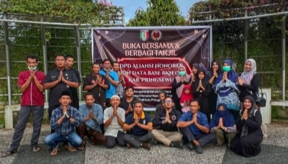 Aliansi R4 Non Database BKN Pringsewu Berbagi Takjil dan Buka Puasa Bersama