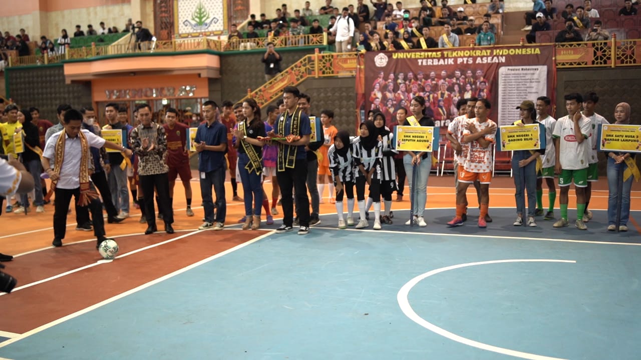 Ratusan Pelajar SMA se-Lampung dan Sumatera Partisipasi Porseni UTI 2022