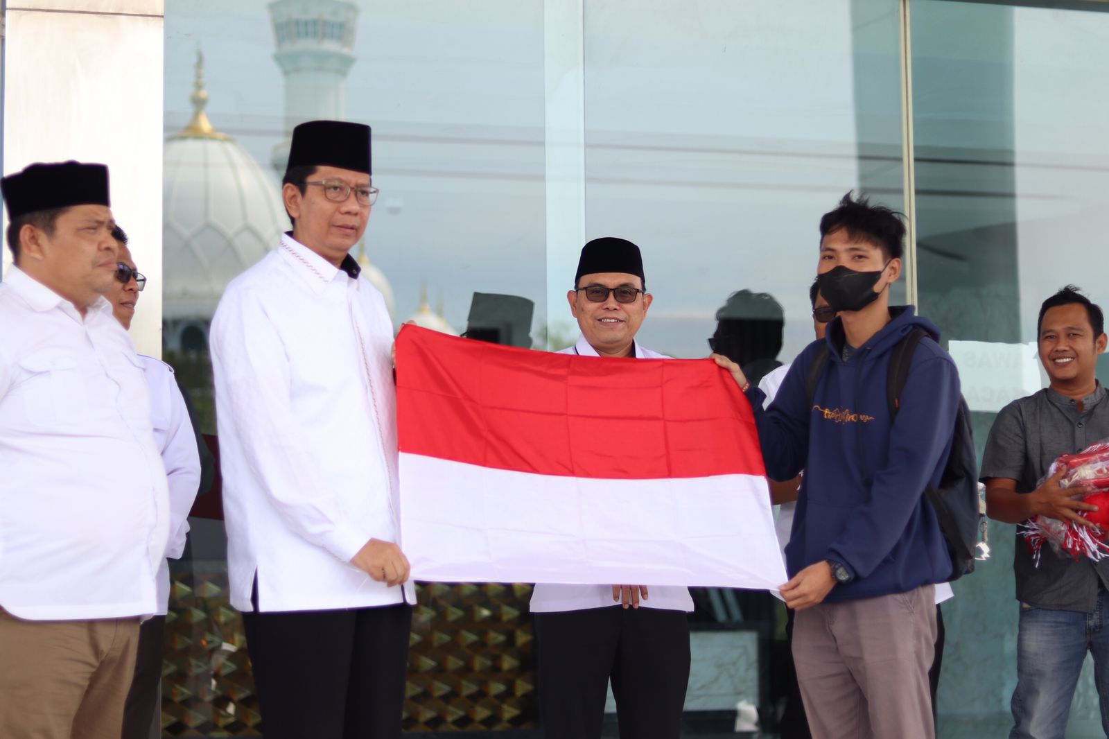 Gebyar HUT RI 77, UIN RIL Ikut Sukseskan Gerakan 10 Juta Bendera Merah Putih