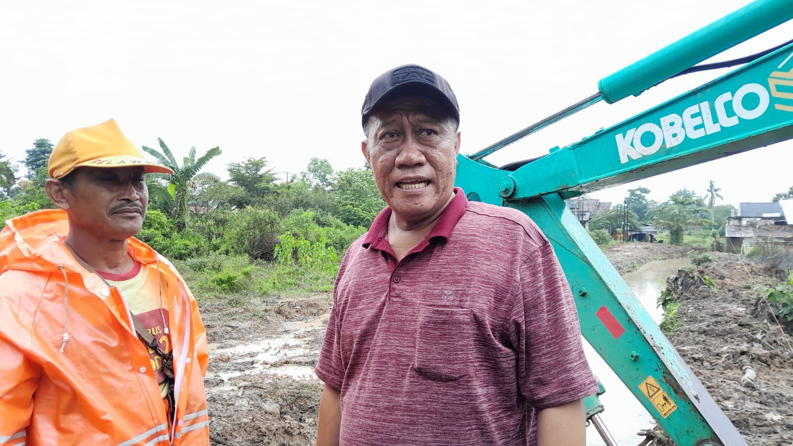 Antisipasi Genangan Air Ketika Musim Hujan, Warga di Metro Gotong Royong Bangun Jalur Air