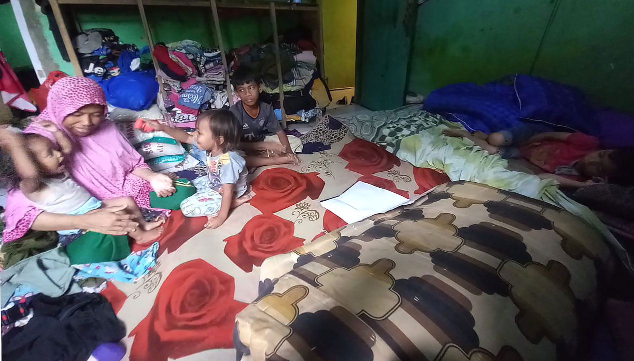Siapa Membantu? Mereka, Keluarga yang Terusir