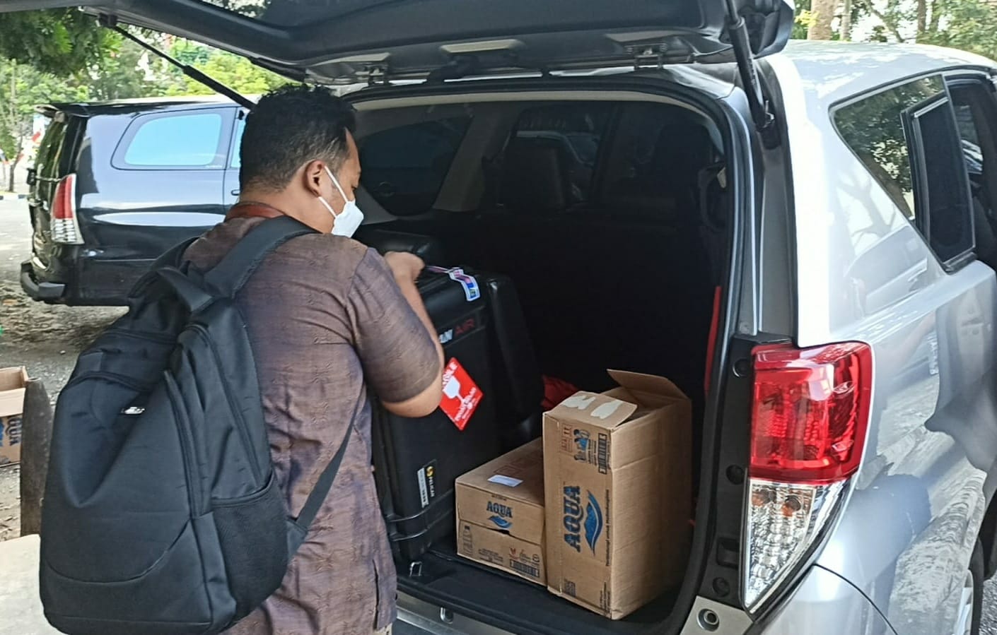 KPK Geledah Gedung Dekanad Kedokteran Unila, Ini yang Dibawa oleh Penyidik