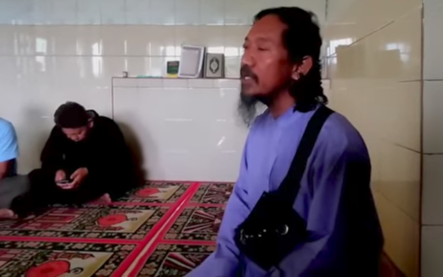 Viral! Seorang Pria Mengaku Nabi, Ada di Kampung ‘Kampung Sejuta Misteri’ Uwentira