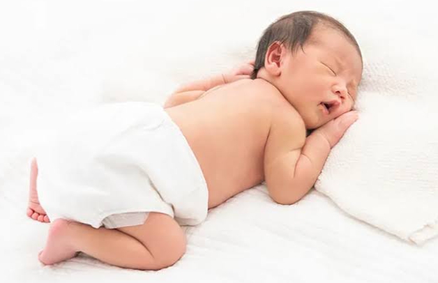 Tummy Time Baik Untuk Bayi, Ini Manfaat Hingga Cara Melakukannya