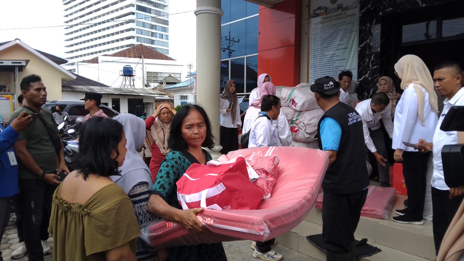 Pemkot Bandar Lampung Kembali Salurkan Bantuan Untuk Warga TBS