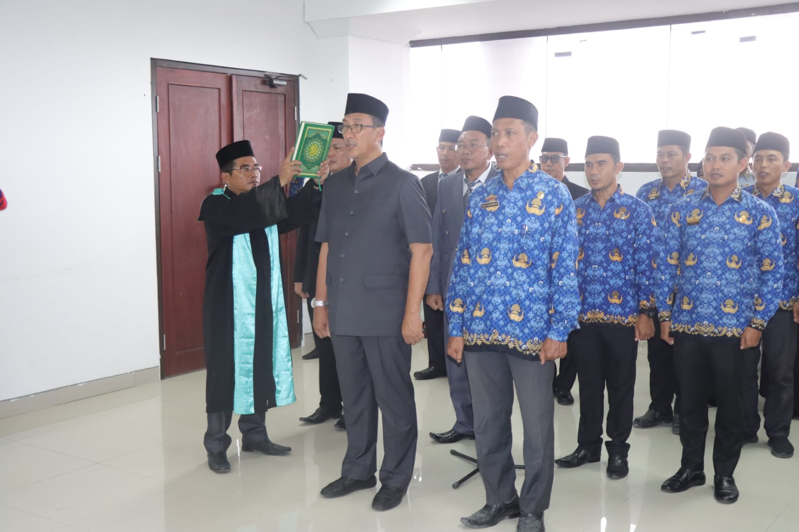 Mutasi di Pesisir Barat, 5 Pejabat Eselon II dan 8 PPUD Dilantik, Dua Kepala OPD Kosong