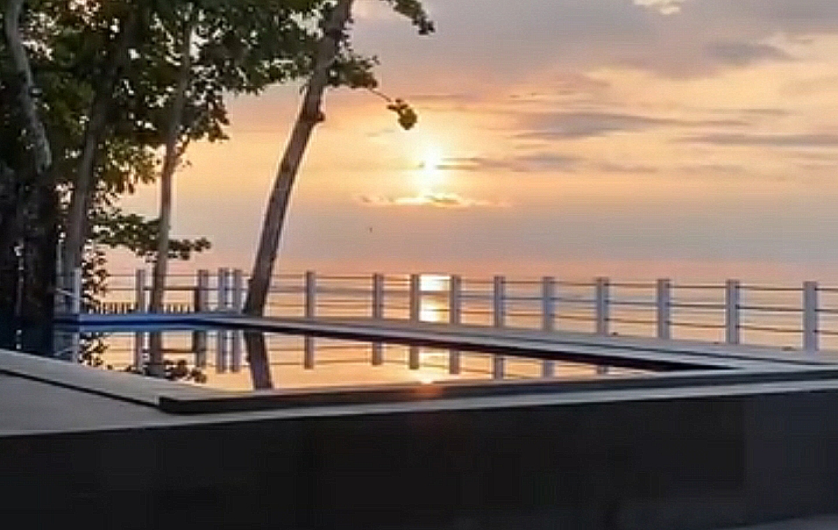 Cari Penginapan View Laut? Ini Lokasi dan Tarif Menginap di Sartika Hotel & Resort Krui