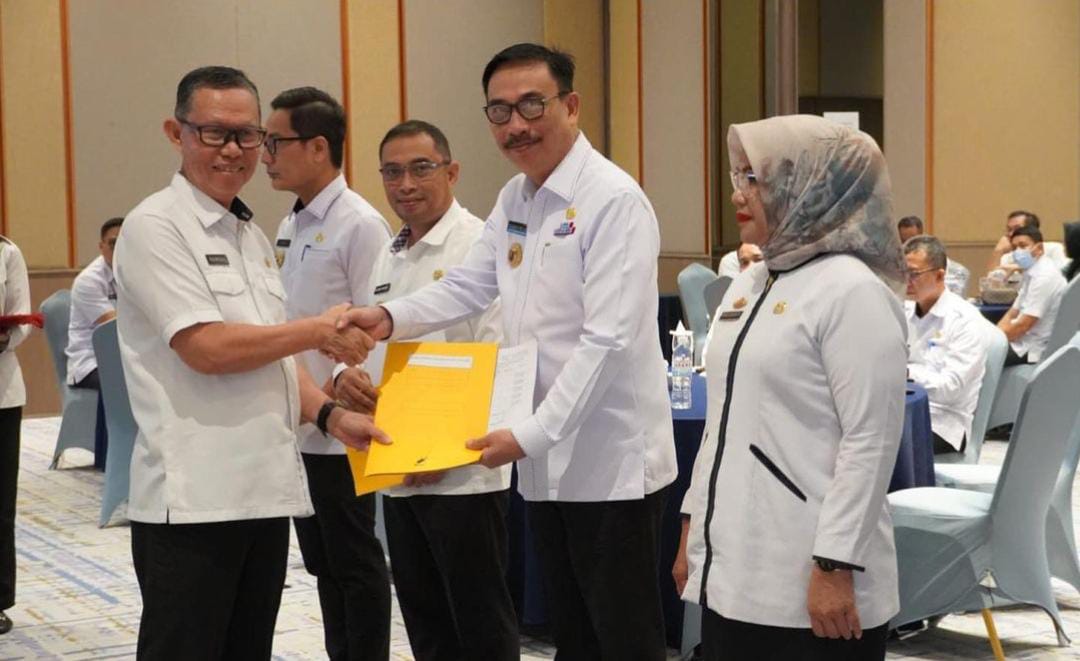 Gubernur Serahkan SK Penunjukan Pengelolaan Anggaran Dekonsentrasi dan Tugas Pembantuan Tahun 2023