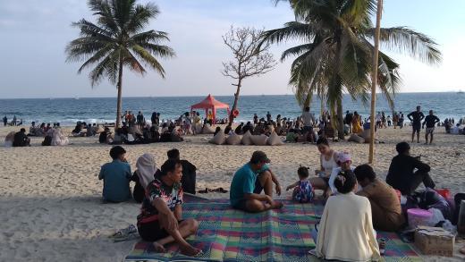 Ribuan Masyarakat Liburan ke Rio by the Beach yang baru Dibuka Tahun Ini