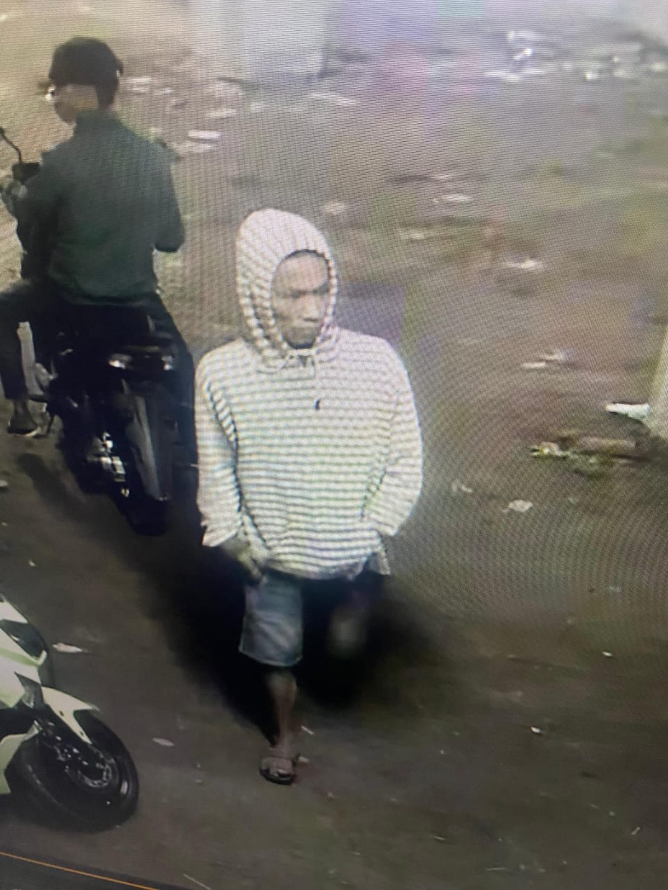 Terekam CCTV, Tiga Pelaku Curanmor di RS CMC Kotabumi Berhasil Kabur