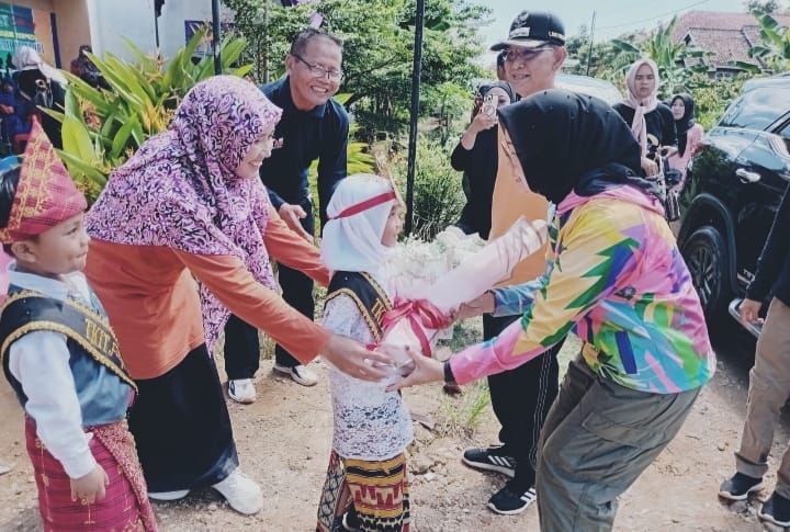 Pj Pringsewu Lanjutkan Pembangunan Jalan dan Bantuan untuk Rumah Tidak Layak Huni