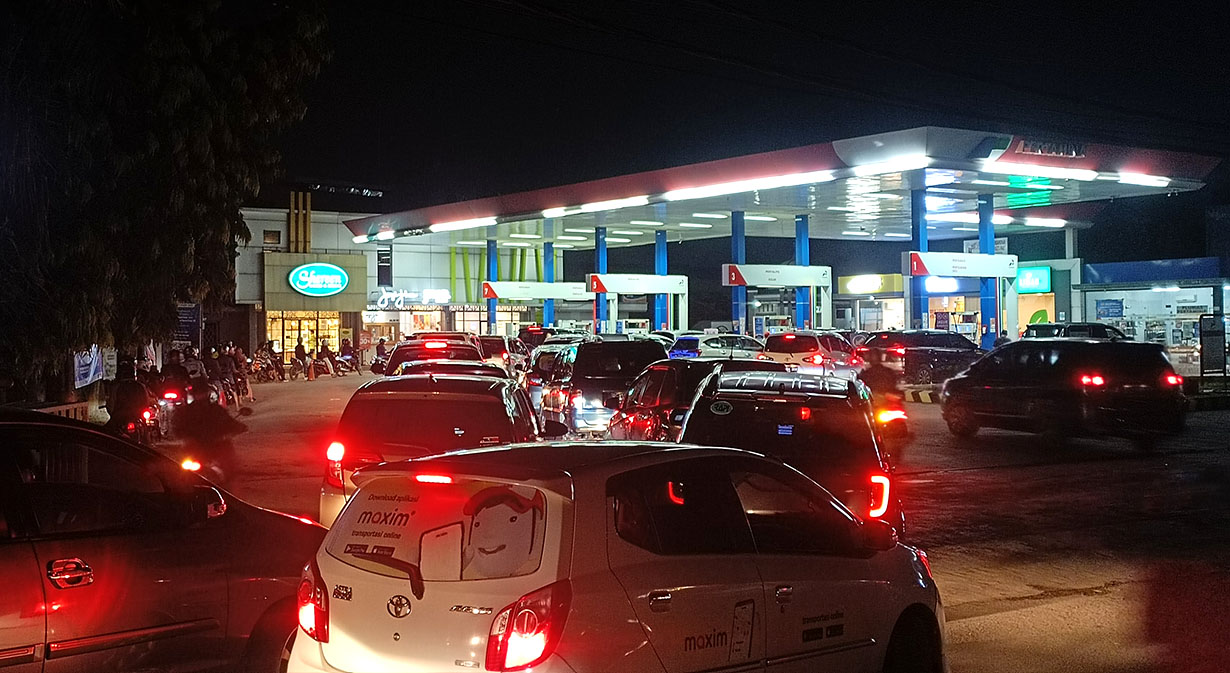 Lima Tips Menghindari Antrian BBM di SPBU, Dijamin Ampuh!