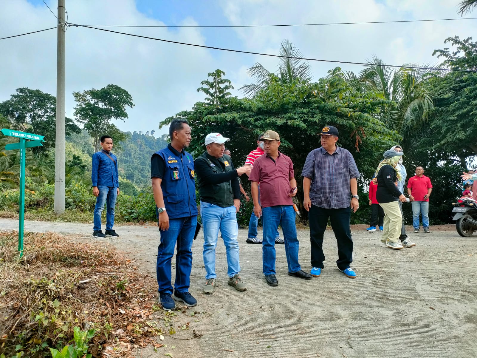 Pj Bupati Tanggamus dan Kadis BMBK Provinsi Lampung Tinjau Jalan Provinsi Ruas Simpang Kiluan-Kotaagung Timur