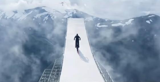 Totalitas Banget! Tom Cruise Rela Terjun ke Jurang Demi Film Mission Impossible 7