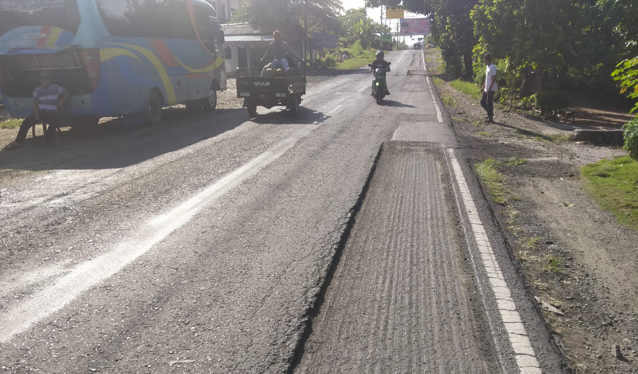 Warga Tanggamus Harapkan Jalinbar yang Dikeruk Segera Diaspal Kembali