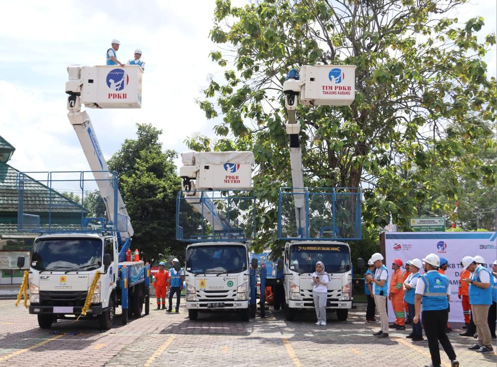 PLN Resmikan Armada HV Insulated Skylift