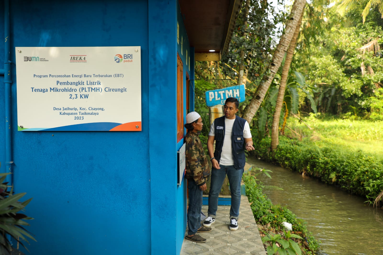 BRI Peduli Beri Bantuan Pembangkit Listrik Tenaga Mikro Hidro di Desa BRILIAN Jatihurip