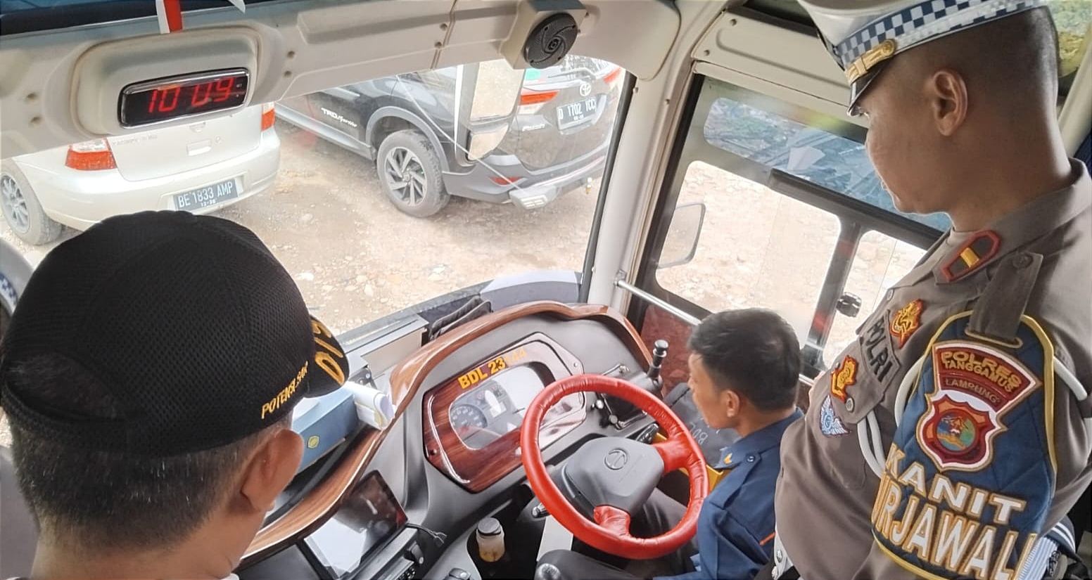 Operasi Keselamatan Krakatau 2025, Satlantas Polres Tanggamus Periksa Kelayakan Bus Damri