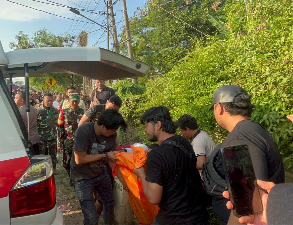 Jasad Pria Ditemukan di Saluran Drainase bersama Motornya