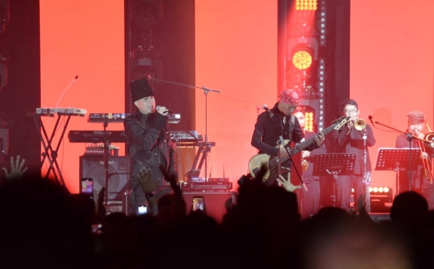 Konser Dewa 19, '30 Tahun Berkarya' Hipnotis Baladewa