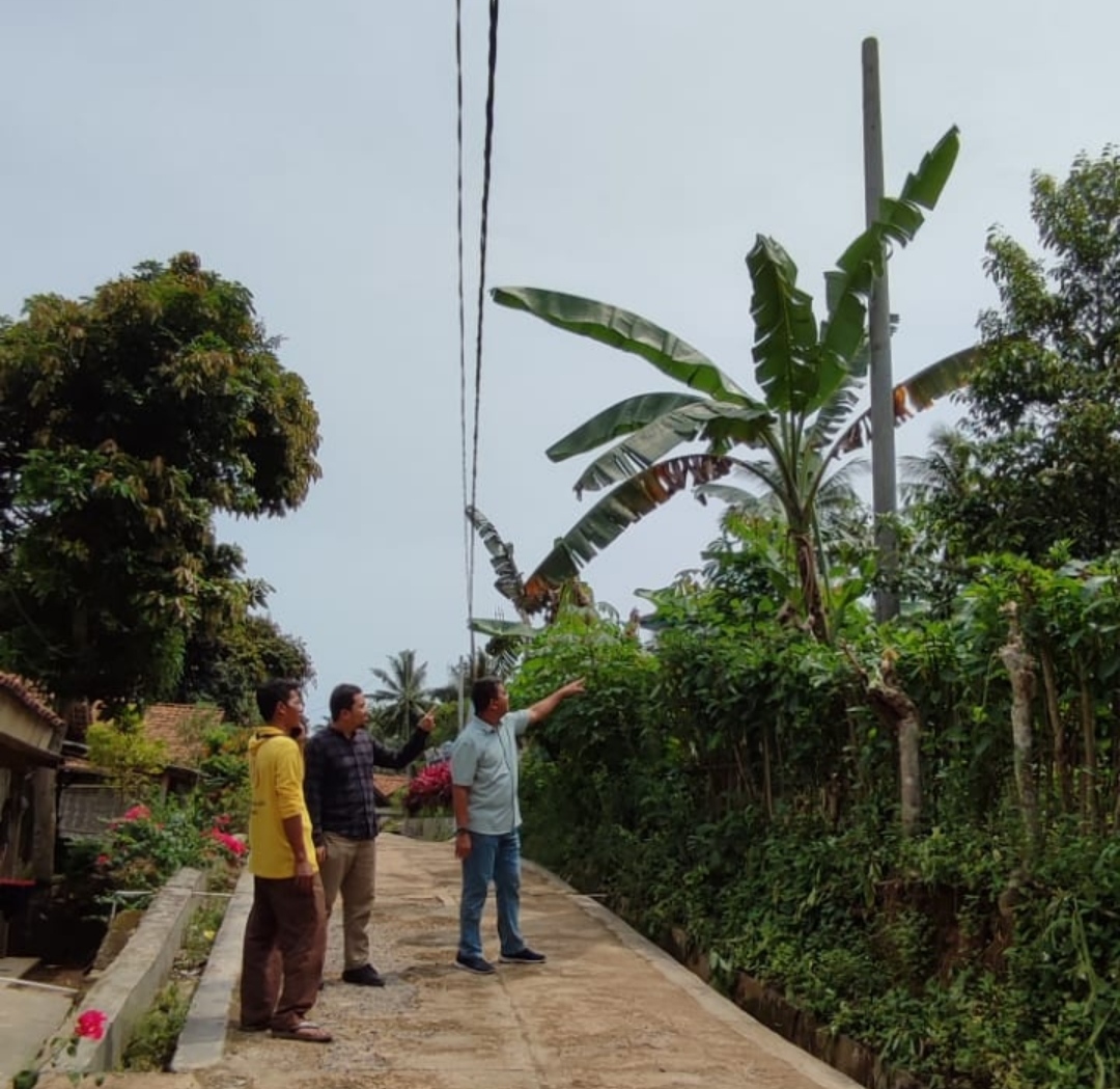 Tiang Listrik 2 Tahun Sudah Terpasang di Srengsem, Tapi Belum Ada Kabel