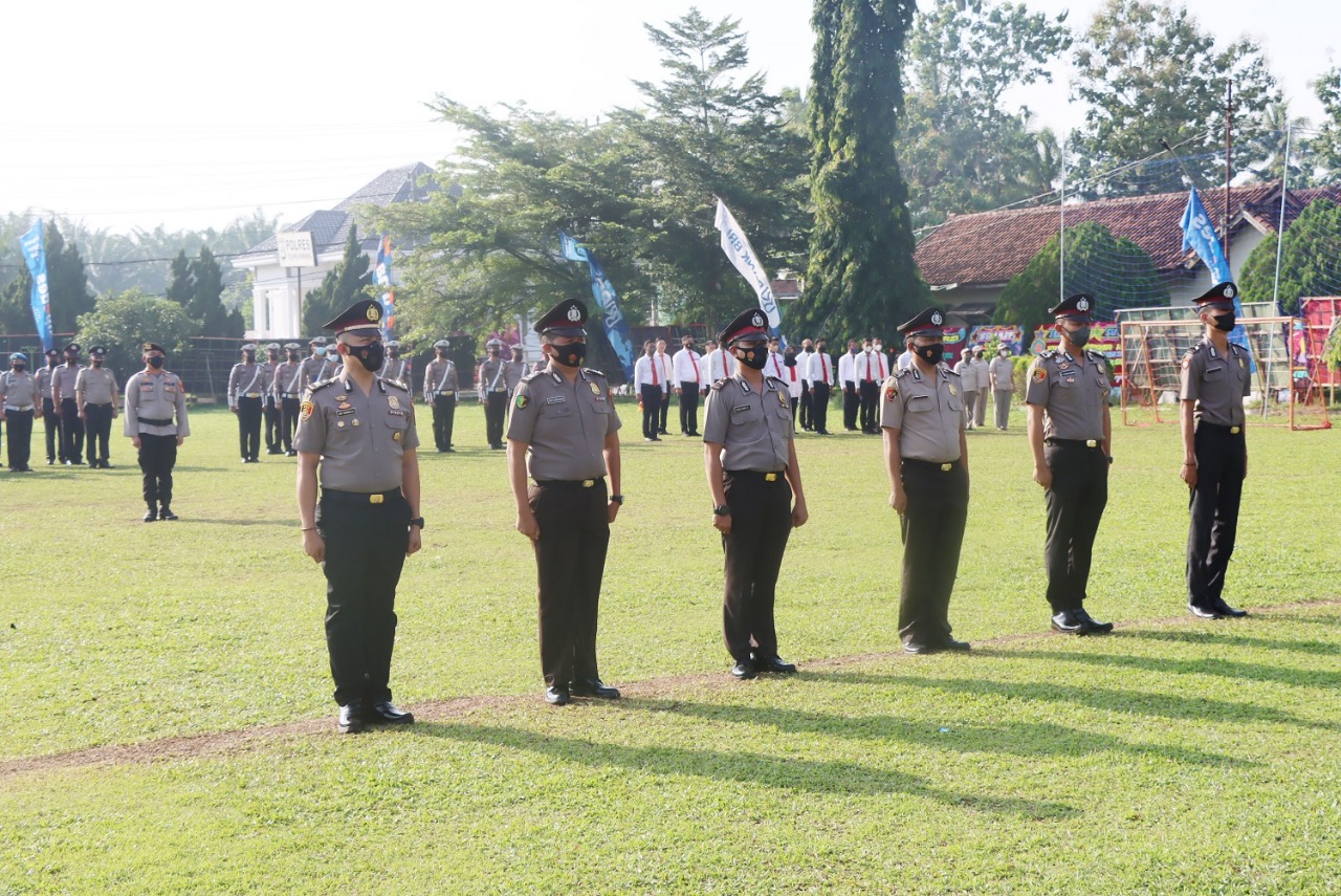 24 Personel Polres Tulang Bawang Dapat Kado Naik Pangkat, Kapolres Ingatkan Konsekuensinya