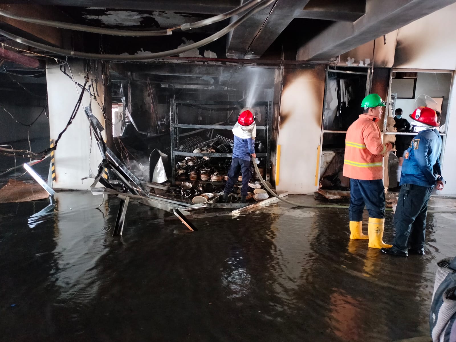 Tiga Resto di Lampung City Mall Terbakar, Sementara Ini Penyebabnya..