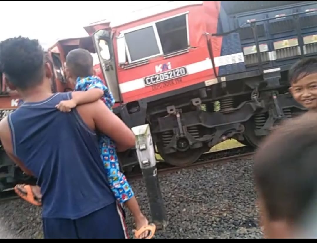KA Babaranjang Tabrakan di Stasiun Rengas, 4 Orang Alami Luka-luka