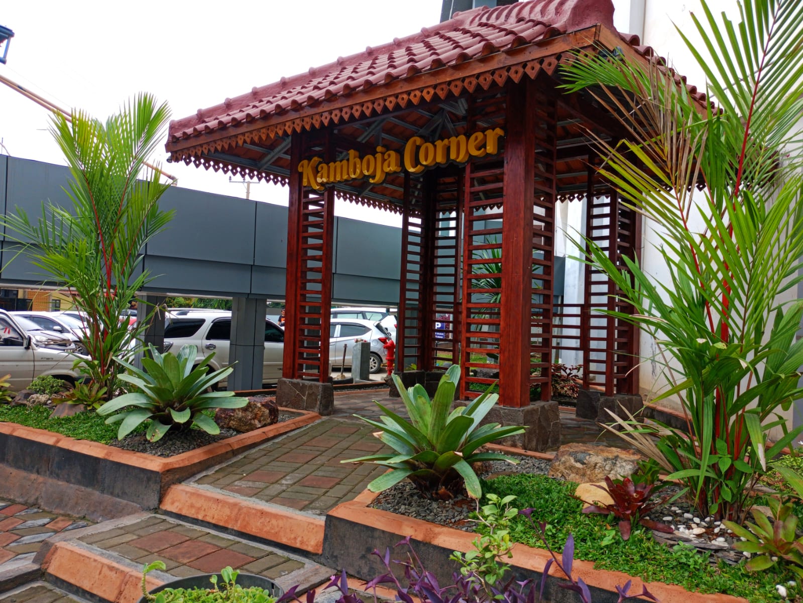 Pengunjung Dapat Manfaatkan Taman Healing RSUDAM Untuk Bersantai
