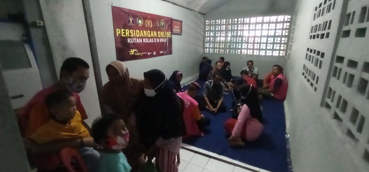 Hari Pertama, Suasana Haru Selimuti Kunjungan Keluarga di Rutan Krui