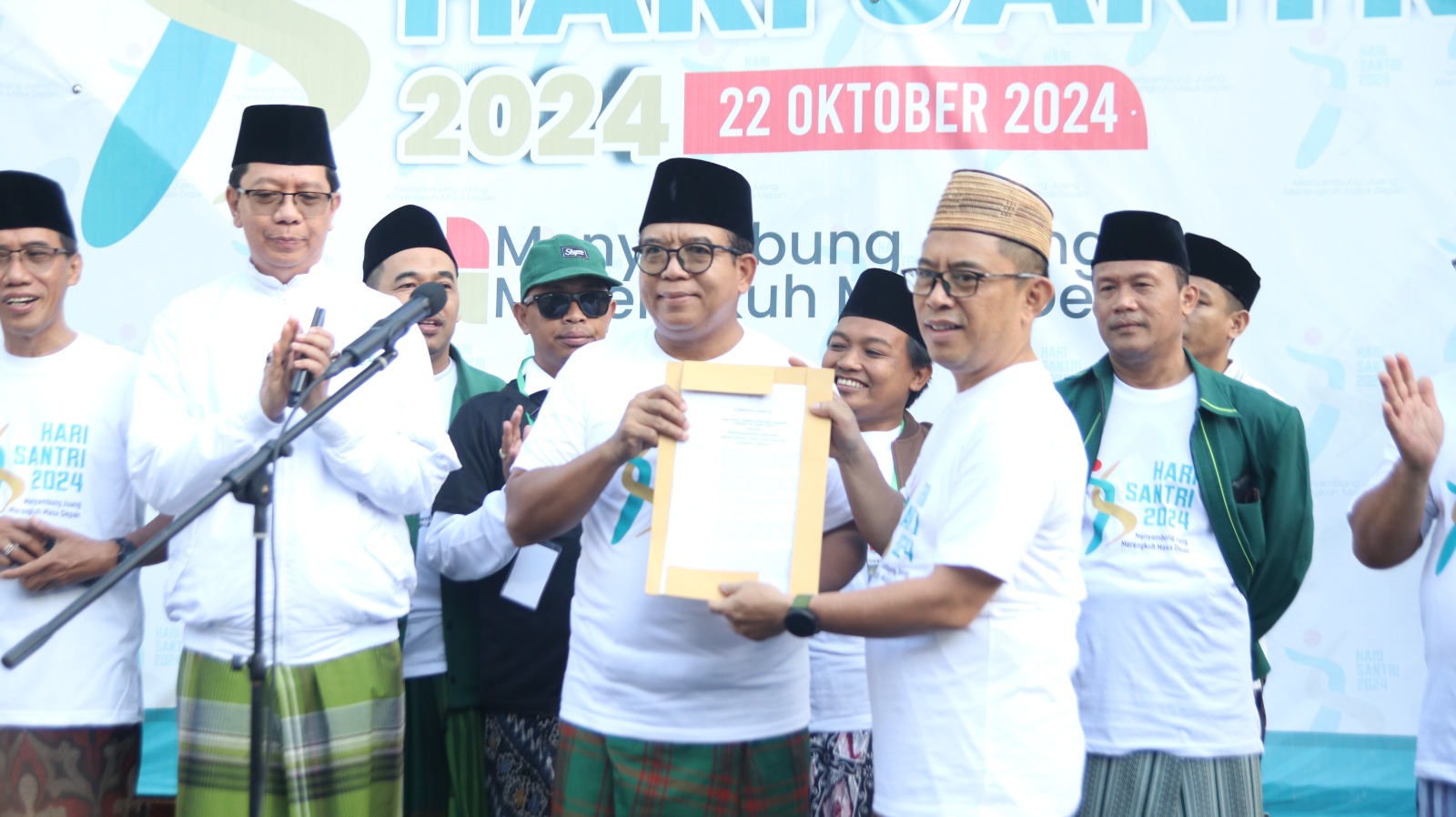 Serahkan Perda Ponpes, Pj. Gubernur Samsudin: Ayo Segera Susun Konsep Pergub