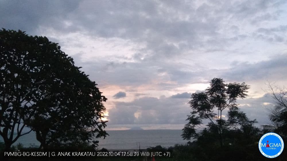 Kondisi Gunung Anak Krakatau : Selama 6 Jam, 5 Kali Alami Gempa