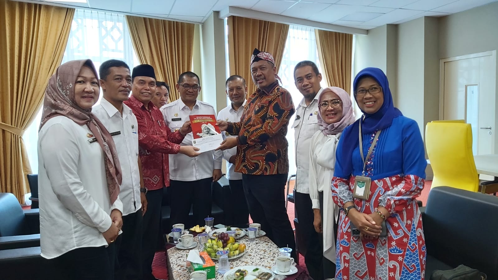 Usulkan KH. Ahmad Hanafiah Sebagai Calon Pahlawan Nasional Asal Lampung, Dinsos Serahkan Berkasnya ke Kemensos
