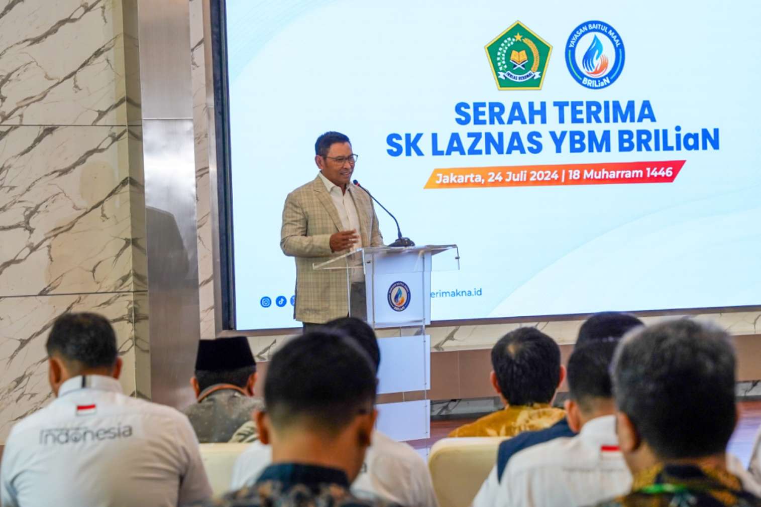 Kemenag RI Menyerahkan SK Izin Operasional Sebagai LAZ Skala Nasional Kepada YBM BRILiaN