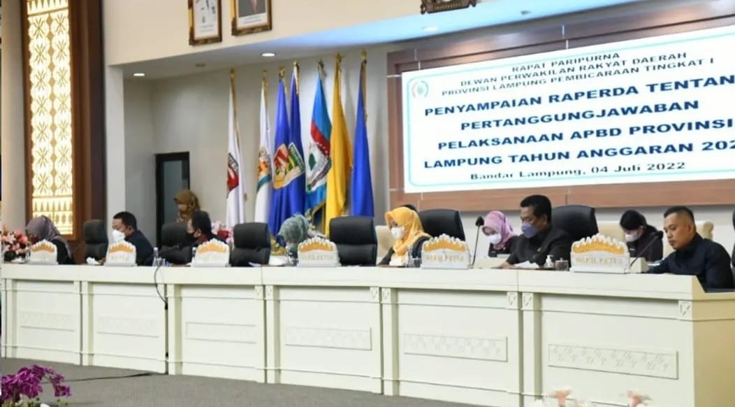 Waduh, Kok Bisa Anggota Dewan Terjebak di Lift?